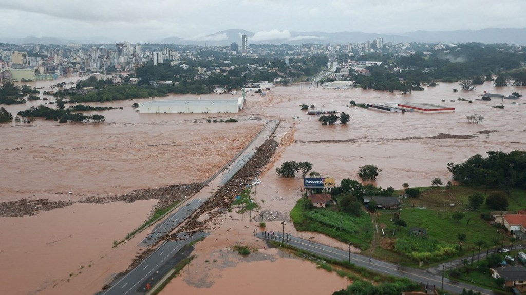 البرازيل.. 37 قتيلا وعشرات المفقودين جراء أمطار غزيرة في غراندي دو سول