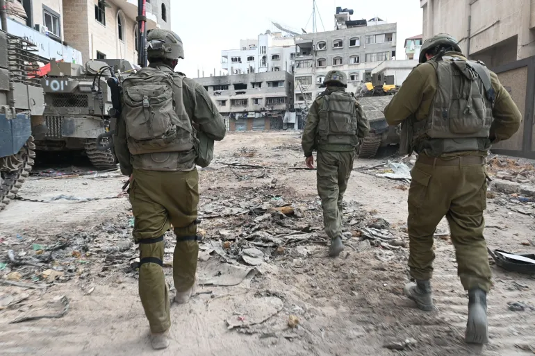 جيش الاحتلال الإسرائيلي يطرد ضابطين فرت قواتهما أمام مقاتلي القسام بغزة